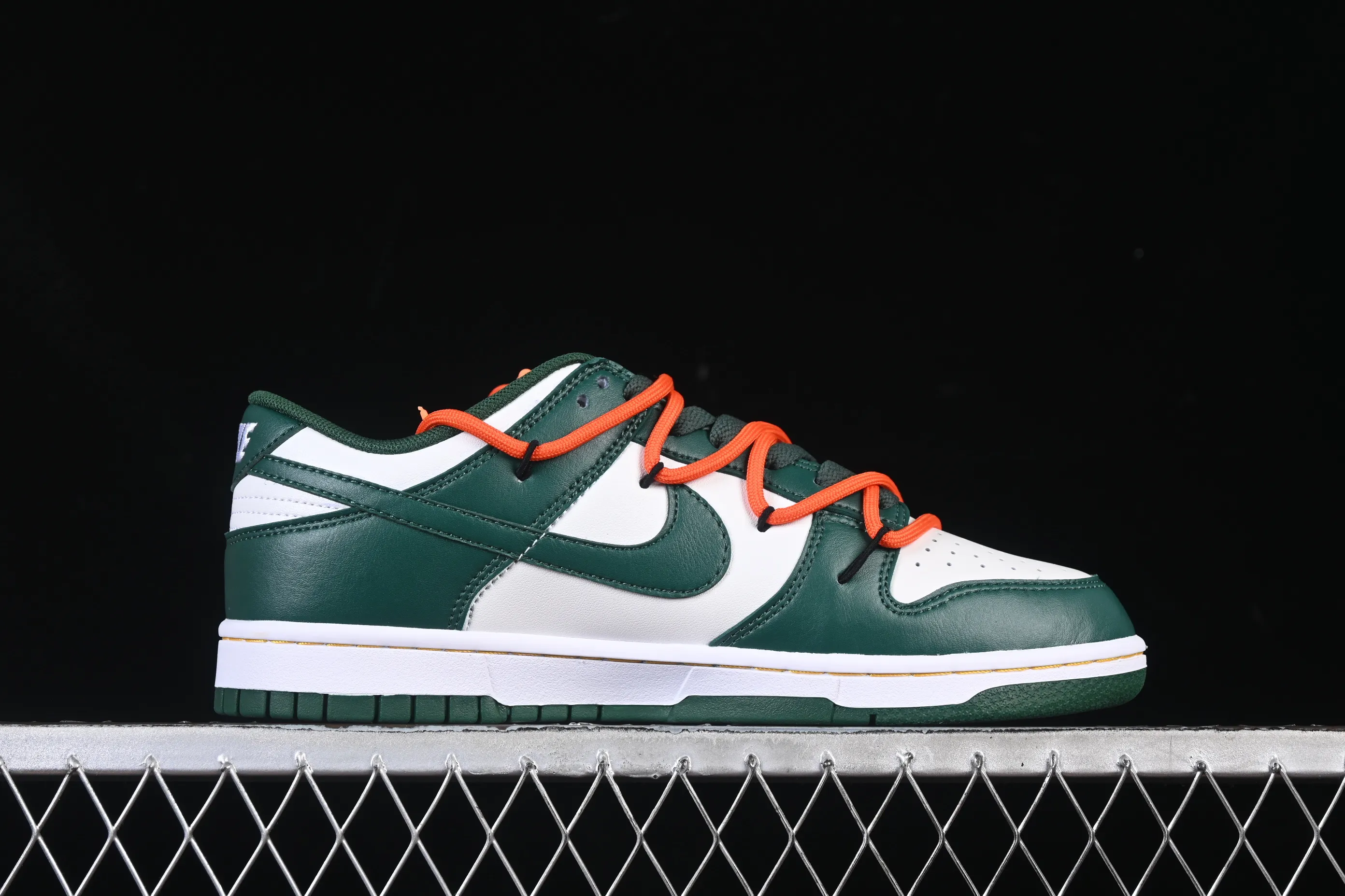 All categories Nk SB Dunk Series Nk SB Dunk Low High-end customized low-top sneakers Nike SB Dunk Low Laser Green Straps Low-top casual sneakers DD1391-101
